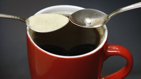 Dolcificanti nel caffè: meglio dello zucchero?