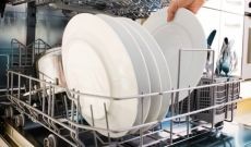 Le 5 cose da non lavare mai in lavastoviglie