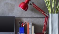Come illuminare la scrivania per studiare meglio