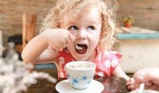 I bambini possono bere il caffè? Ecco il parere degli esperti